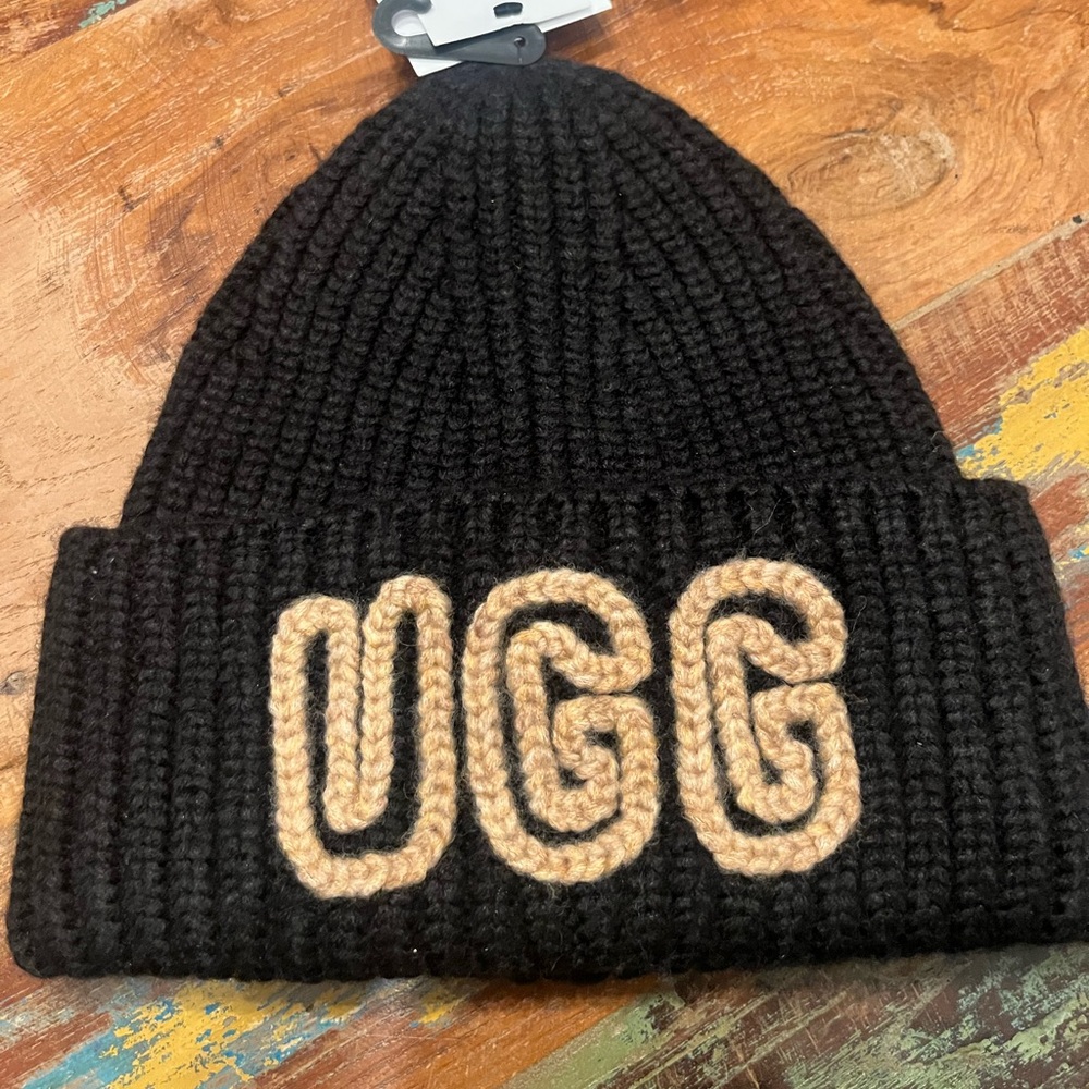 NWT UGG Chunky Crafted Rib Beanie